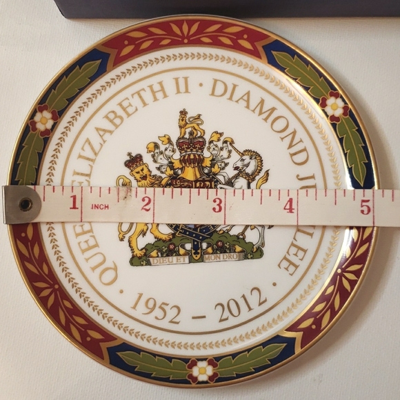Royal Worcester Queen Elizabeth Diamond Jubilee round tray NWT - Picture 6 of 8
